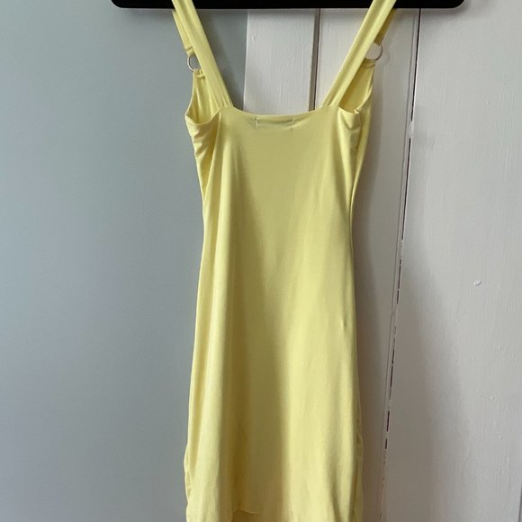 PrettyLittleThing Yellow Mini Bodycon Dress - Picture 8 of 8